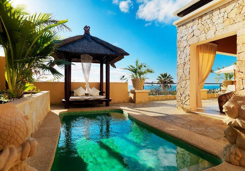 Royal Garden Villas, Luxury