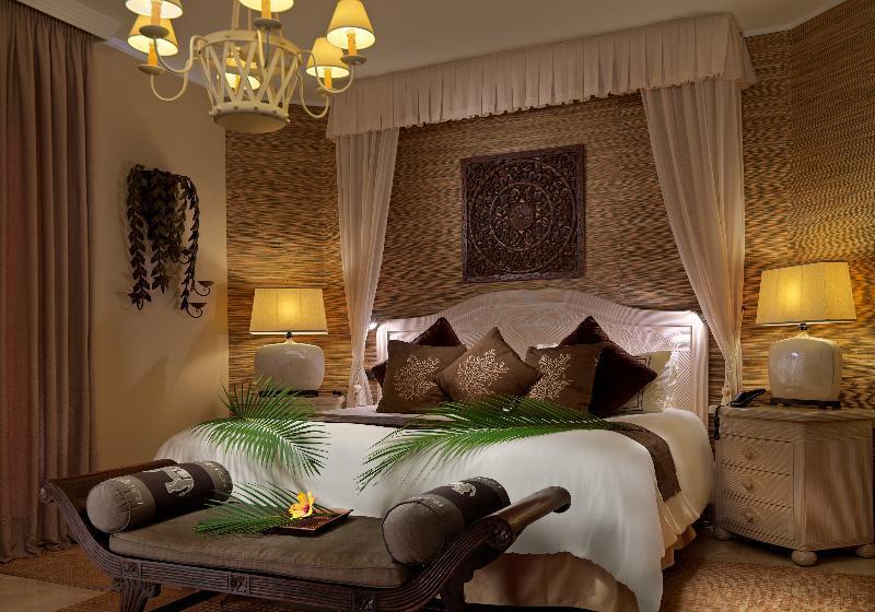 Royal Garden Villas, Luxury