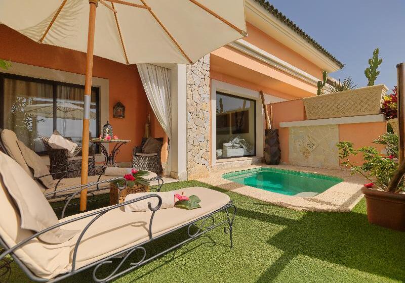 Royal Garden Villas, Luxury