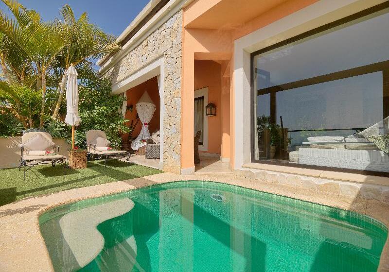 Royal Garden Villas, Luxury