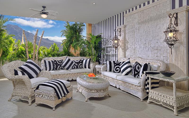 Royal Garden Villas, Luxury