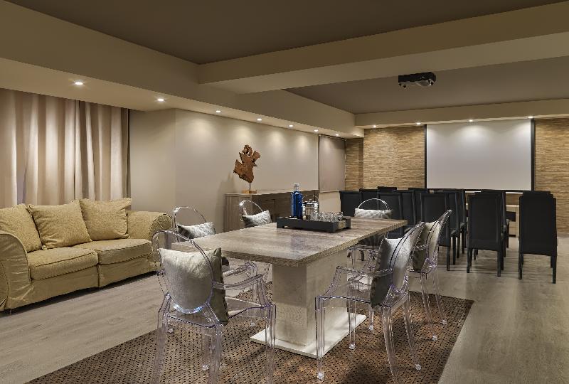 Royal Garden Villas, Luxury