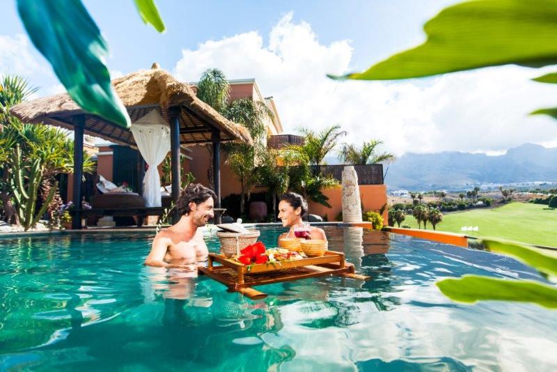 Royal Garden Villas, Luxury