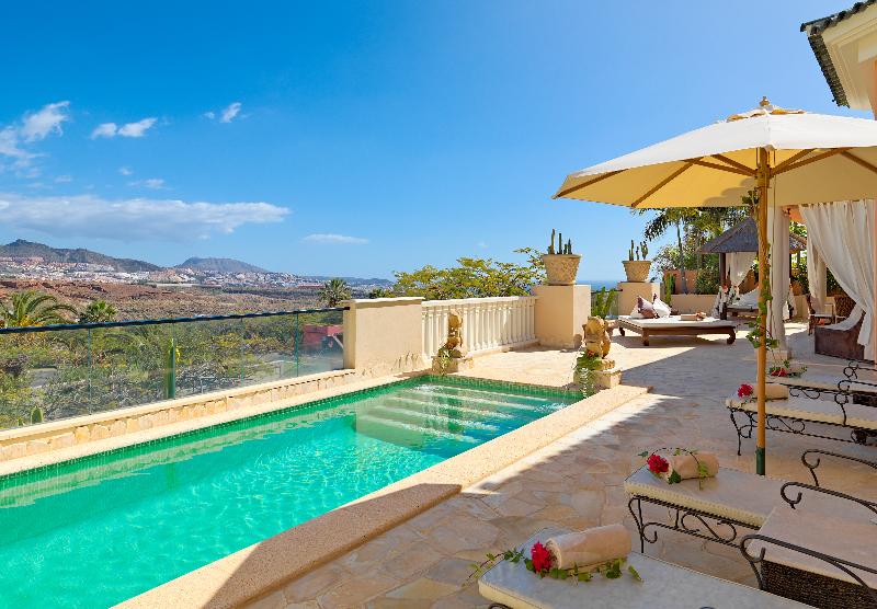 Royal Garden Villas, Luxury