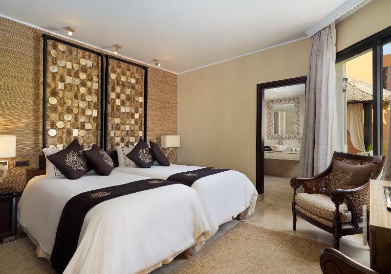 Royal Garden Villas, Luxury