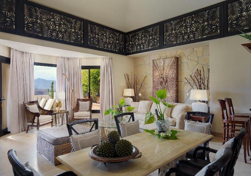 Royal Garden Villas, Luxury