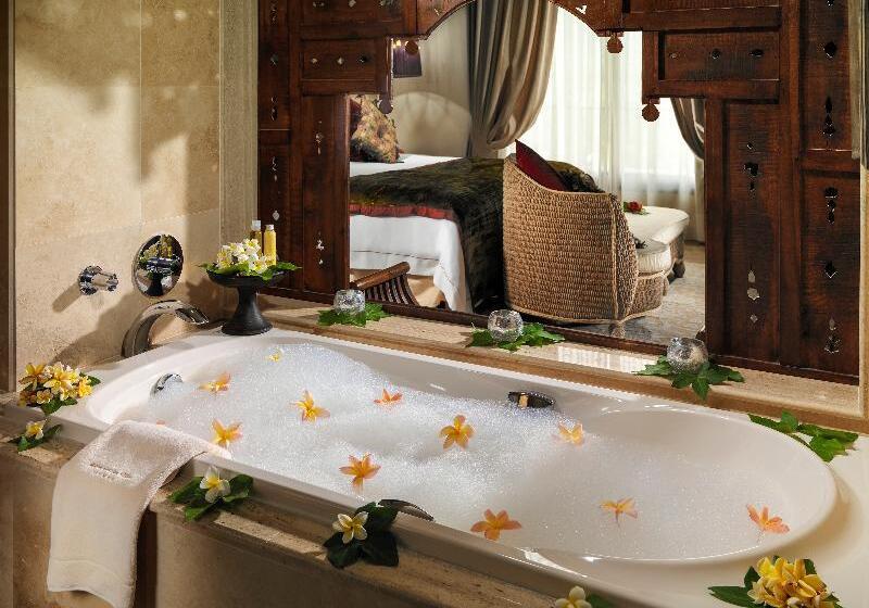 Royal Garden Villas, Luxury