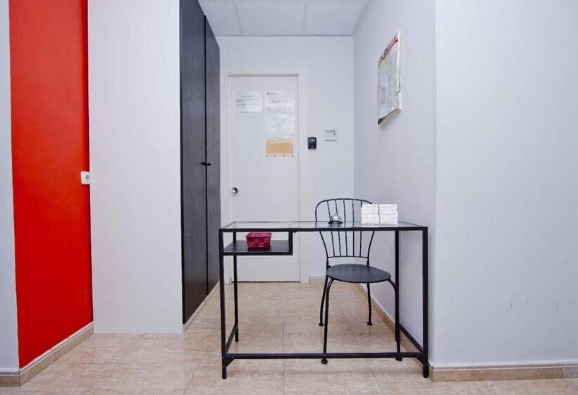 ユースホステル Barcelona City North Hostal