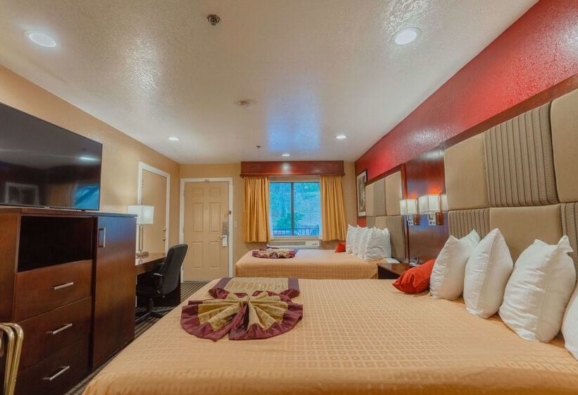 בית מלון כפרי Best Western Plus Yosemite Way Station