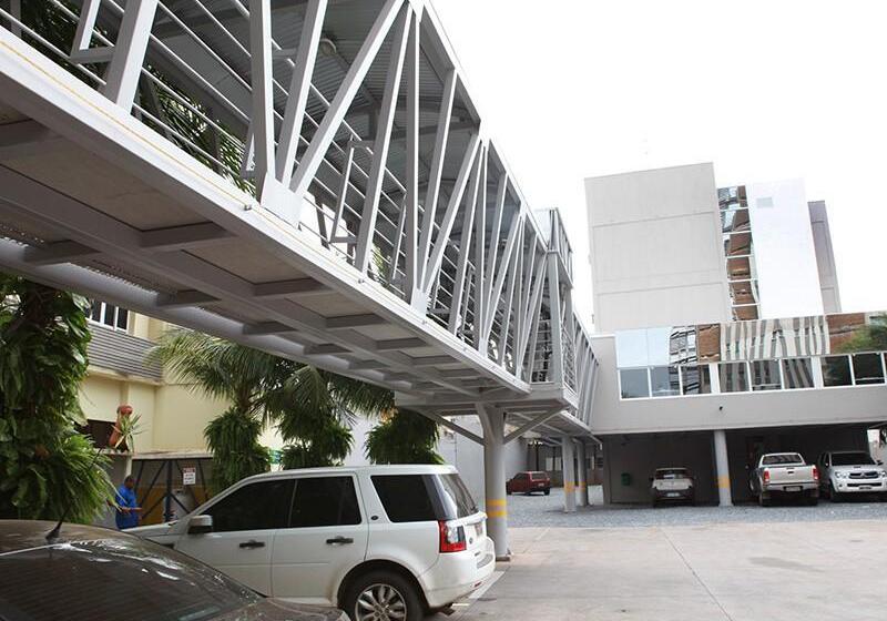 ホテル Amazon Plaza