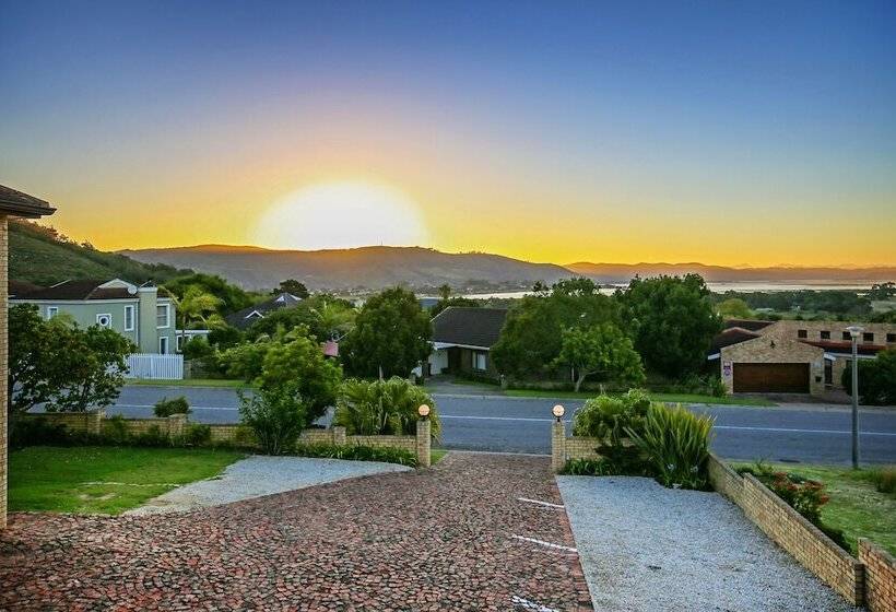 Отель Amber Guest Lodge