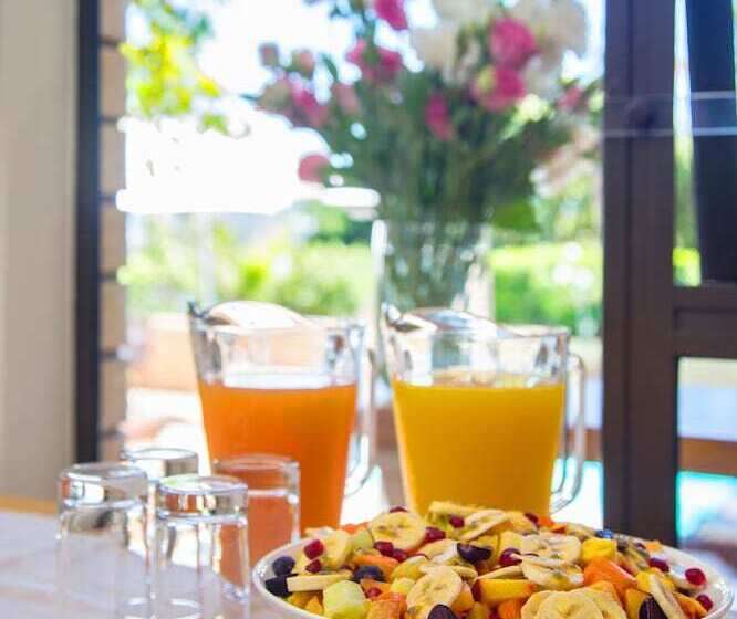 Отель Amber Guest Lodge