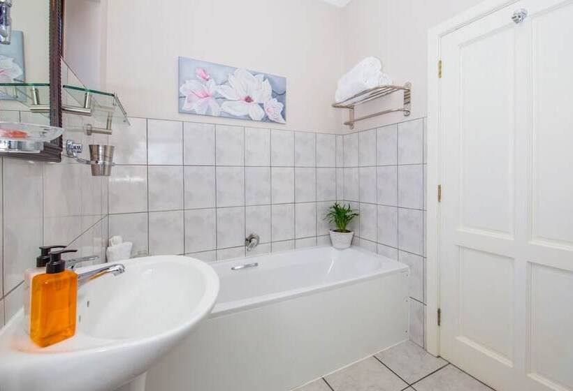 酒店 Amber Guest Lodge