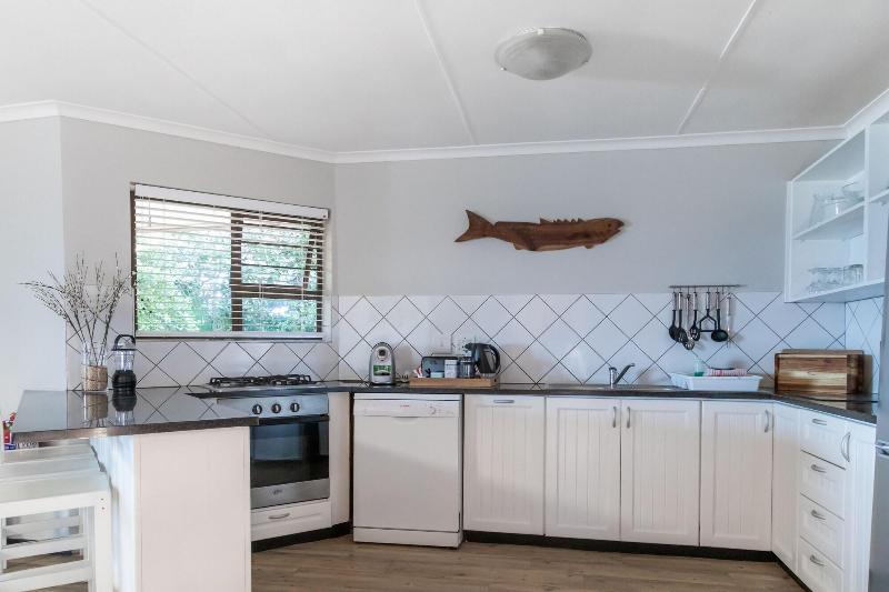 Отель Arch Rock Chalets