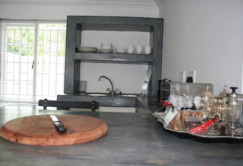 هتل Beauclair Guest Cottage