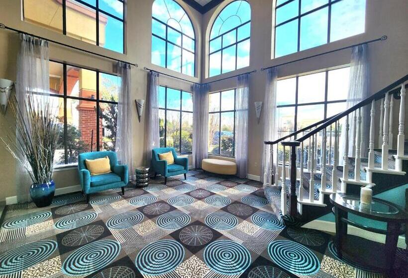 Отель Days Inn & Suites By Wyndham Sam Houston Tollway