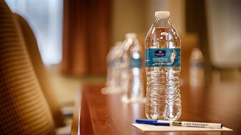 Отель Days Inn & Suites By Wyndham Sam Houston Tollway