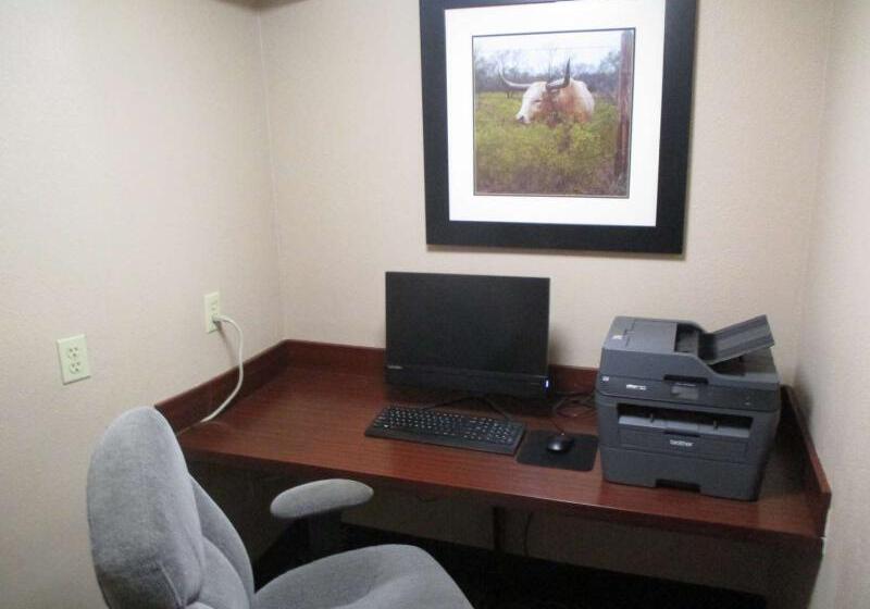 Отель Days Inn & Suites By Wyndham Sam Houston Tollway