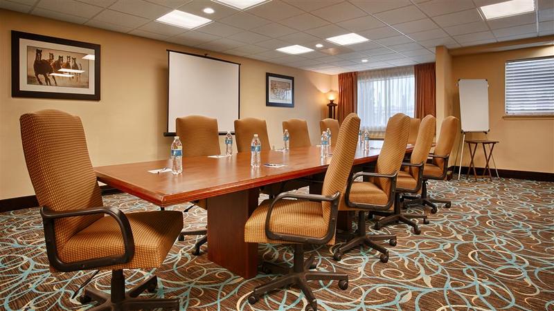 Отель Days Inn & Suites By Wyndham Sam Houston Tollway