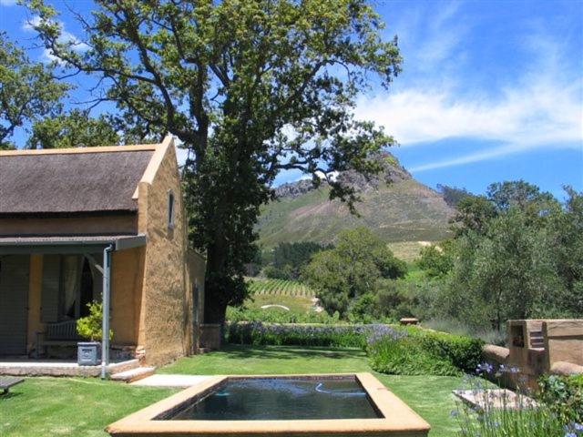 هتل Burgundy Bourgogne Historic Manor House & Cottages