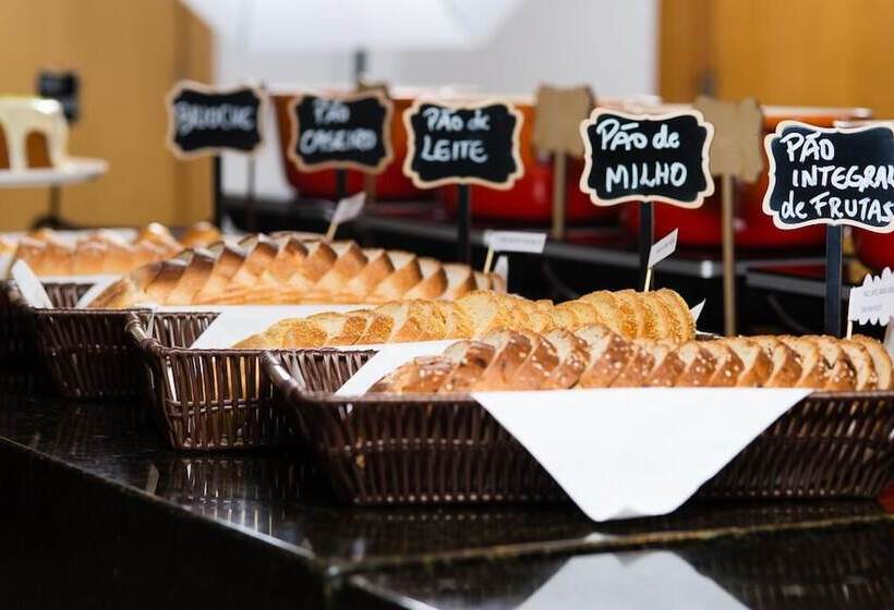 Отель Campo Largo Express