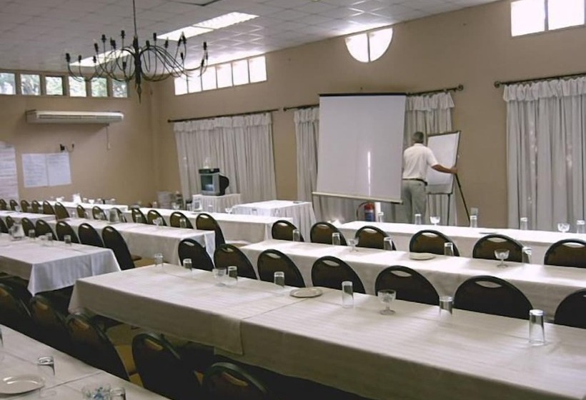 בית מלון כפרי Canefields Country House