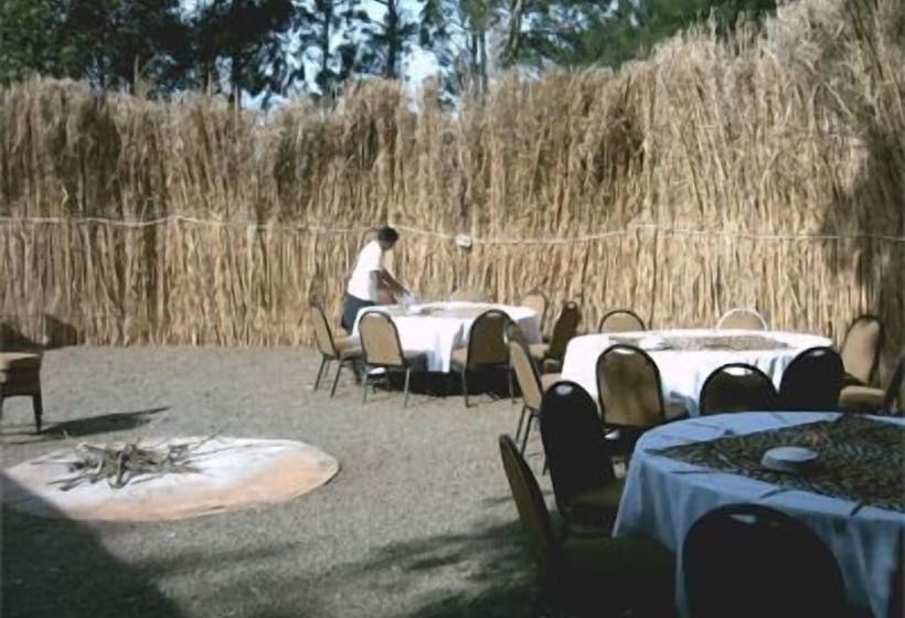 בית מלון כפרי Canefields Country House