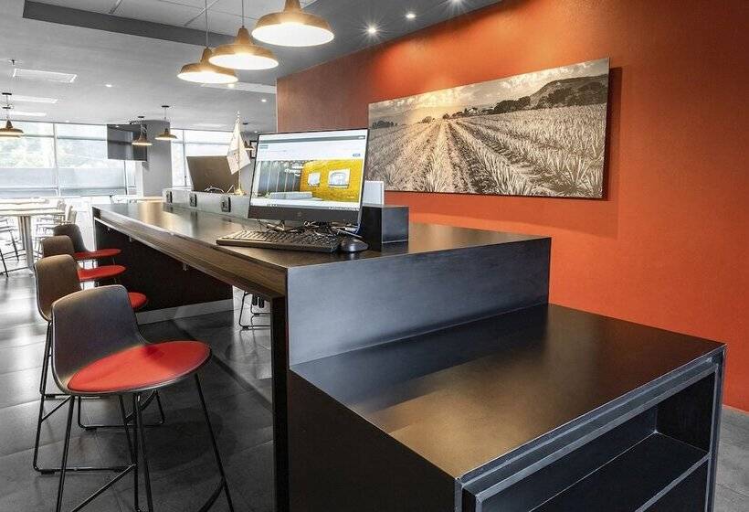 Отель City Express Plus By Marriott Guadalajara Expo