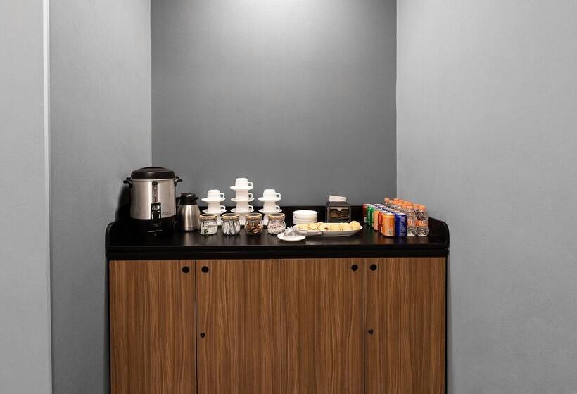 Отель City Express Plus By Marriott Guadalajara Expo