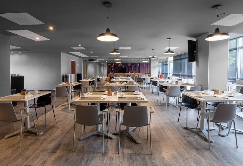 Отель City Express Plus By Marriott Guadalajara Expo