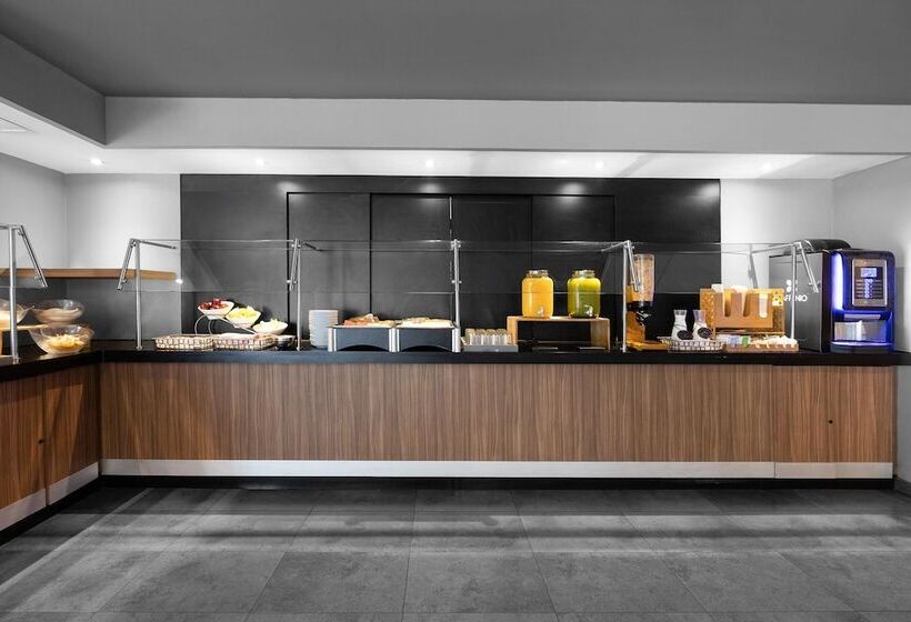 Отель City Express Plus By Marriott Guadalajara Expo