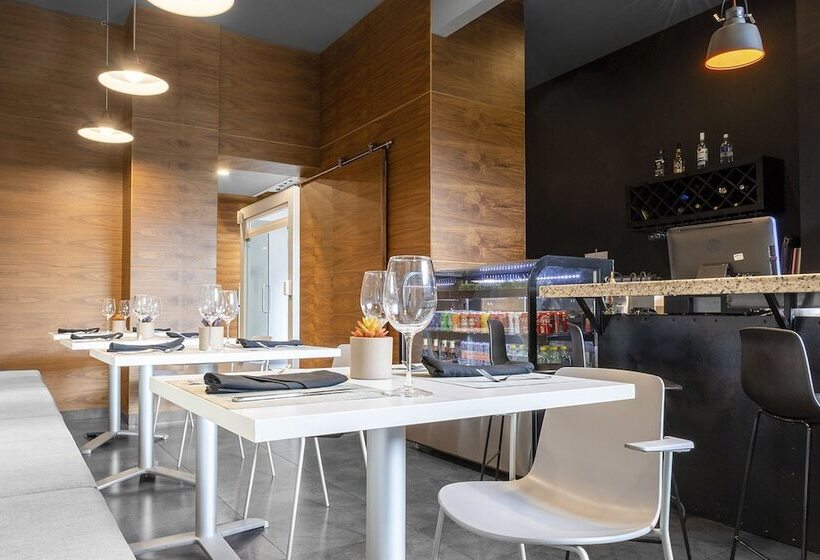 Отель City Express Plus By Marriott Guadalajara Expo