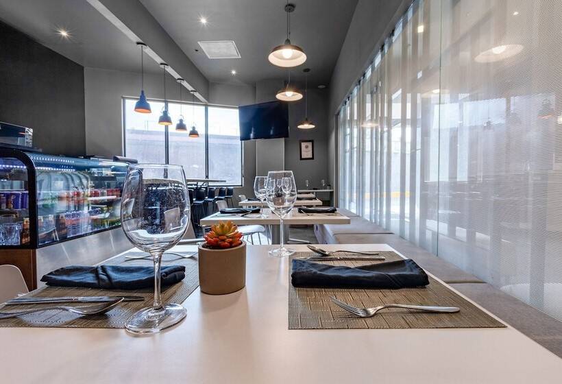 Отель City Express Plus By Marriott Guadalajara Expo