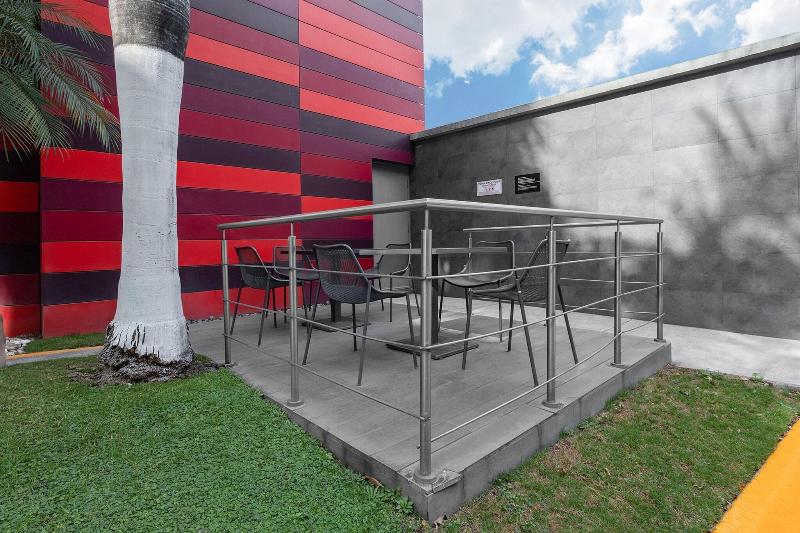 Отель City Express Plus By Marriott Guadalajara Expo