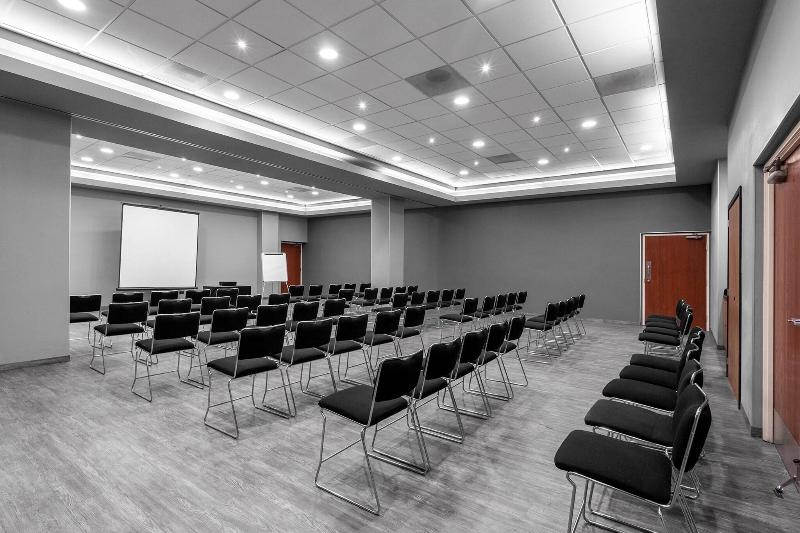 Отель City Express Plus By Marriott Guadalajara Expo