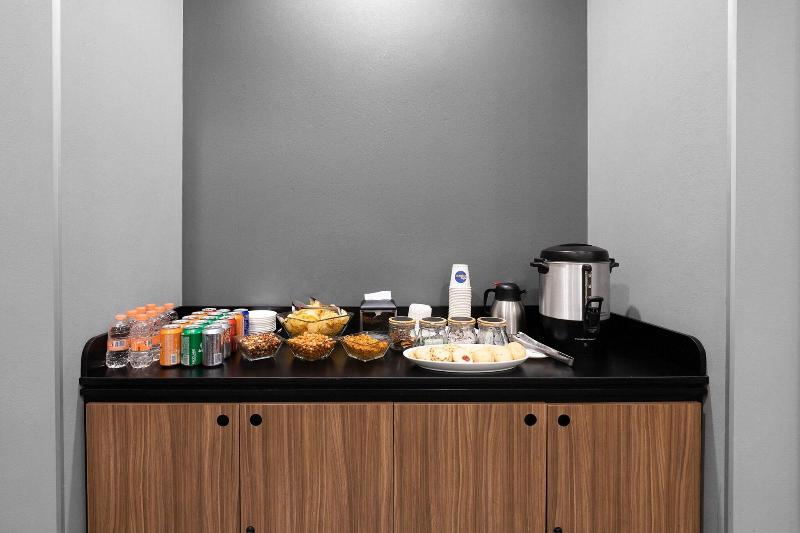 Отель City Express Plus By Marriott Guadalajara Expo