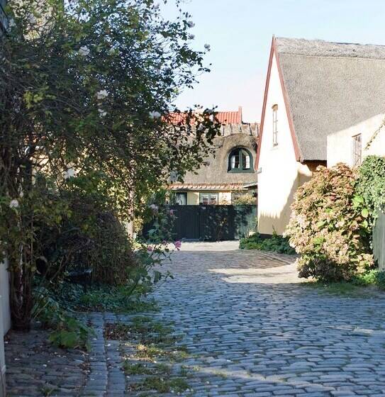 فندق Copenhagen Airport