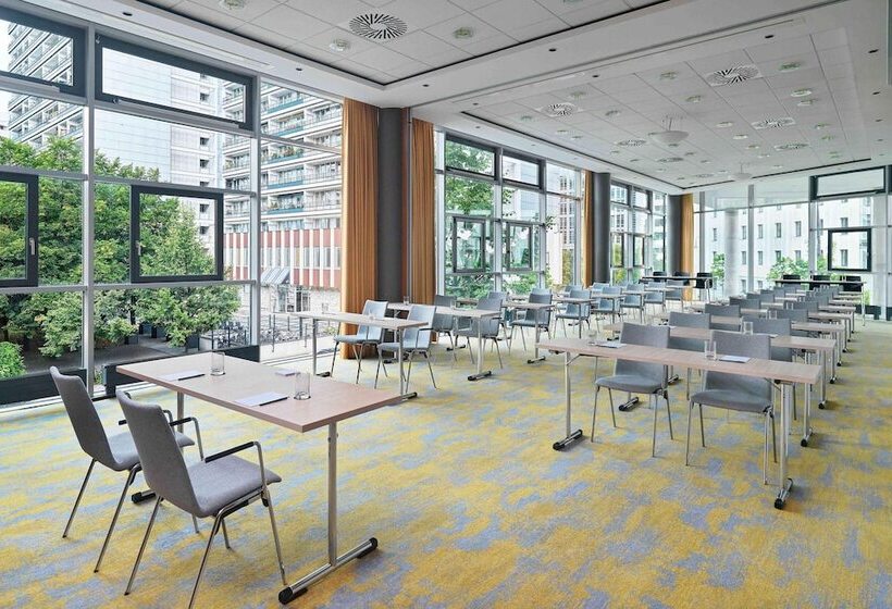 هتل Courtyard By Marriott Berlin City Center