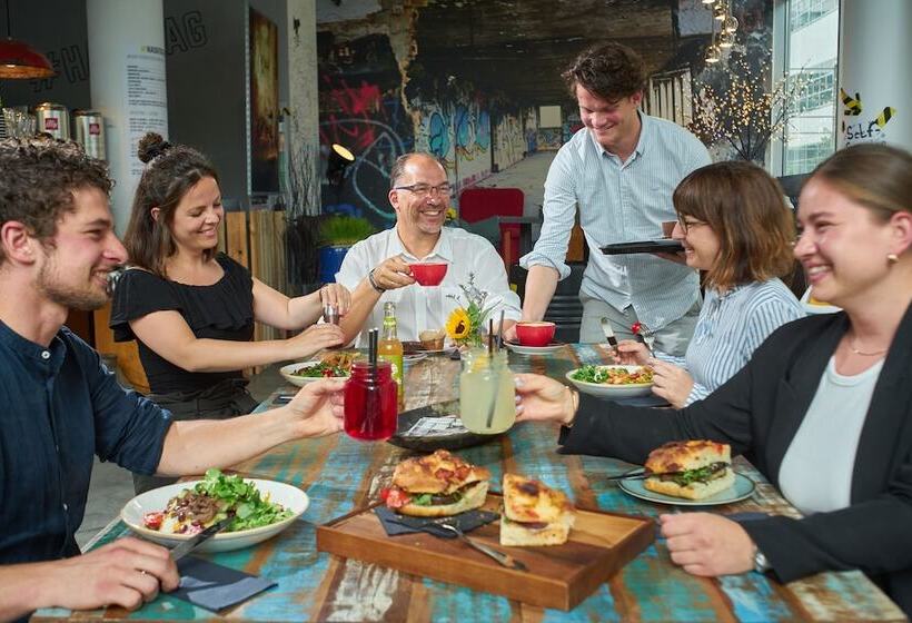 هتل Courtyard By Marriott Berlin City Center