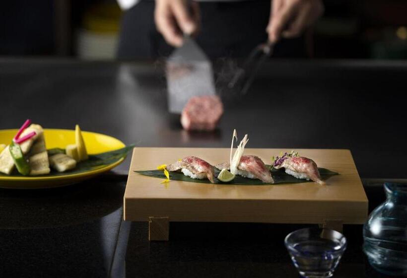 Отель Courtyard By Marriott Shin Osaka Station