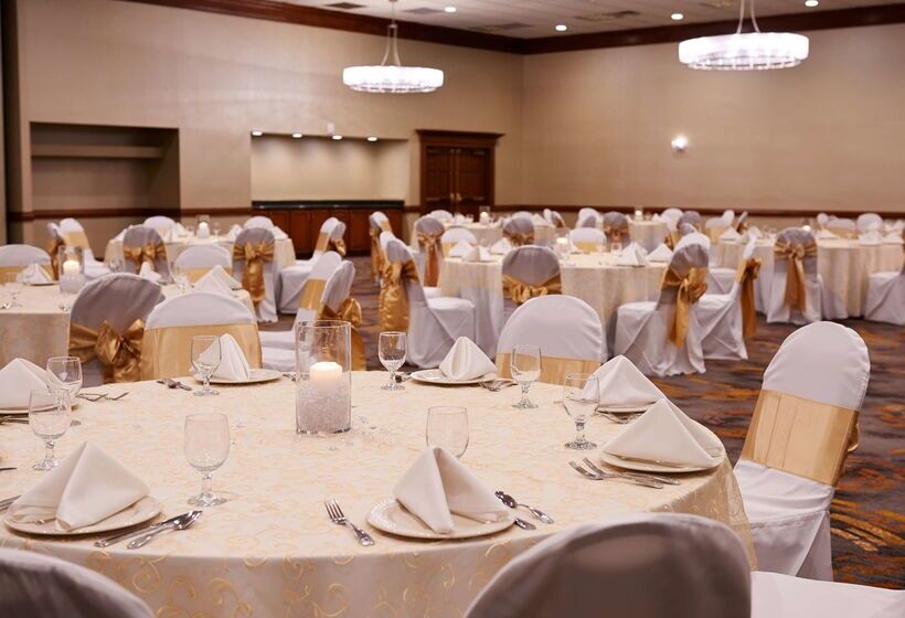 בית מלון כפרי Doubletree By Hilton Detroit  Dearborn