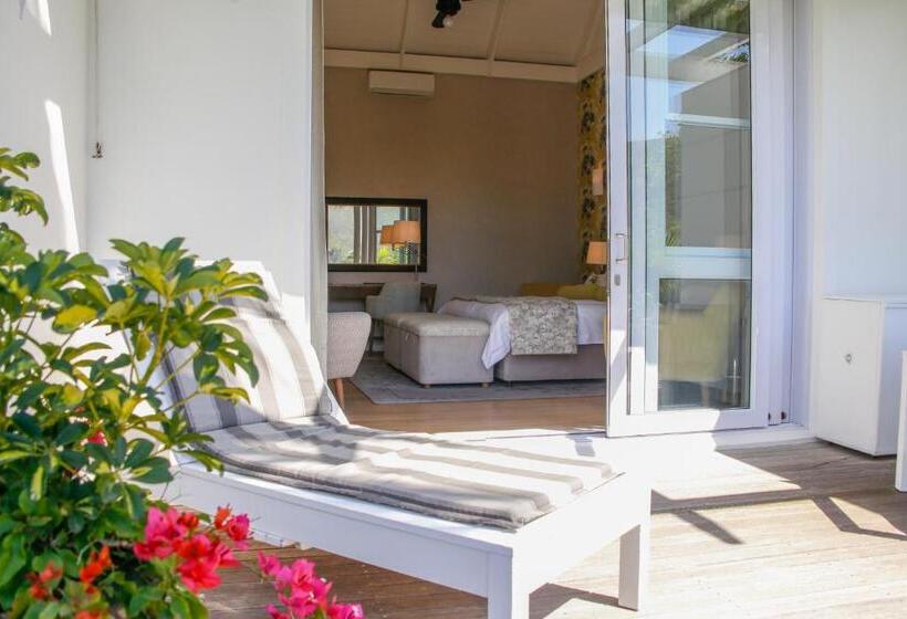 هتل Falcons View Manor