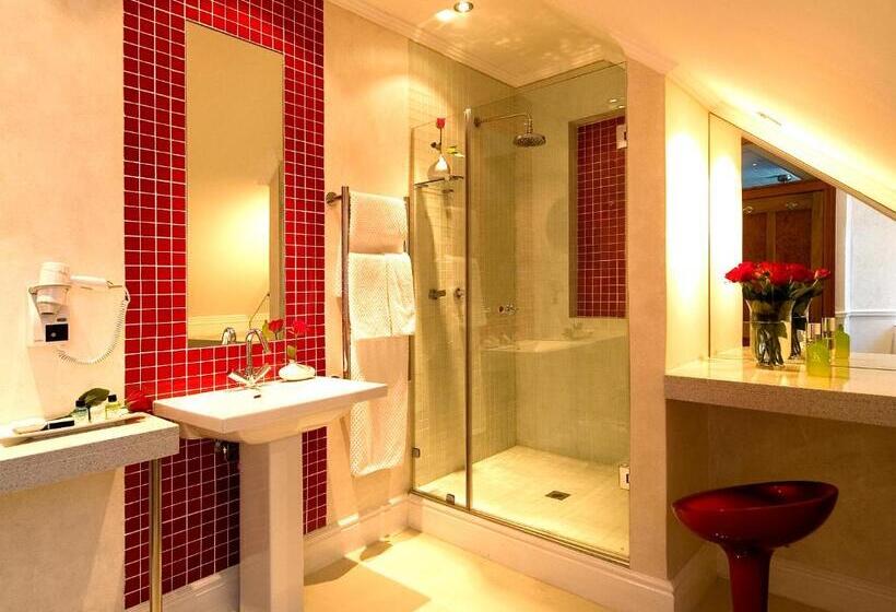 هتل Falcons View Manor