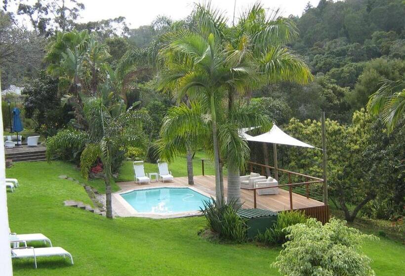 هتل Falcons View Manor