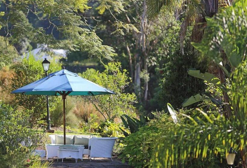 هتل Falcons View Manor