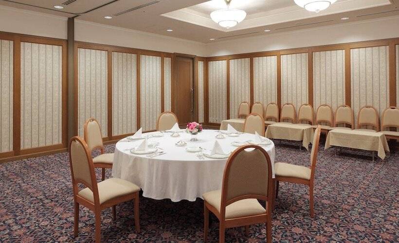 בית מלון כפרי Forest Inn Showakan