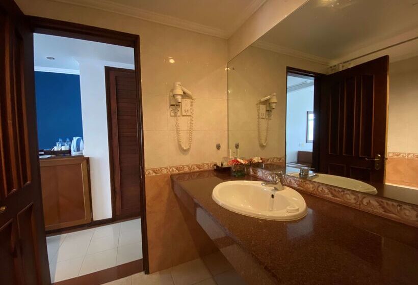 هتل Golden Tulip Dar Es Salaam