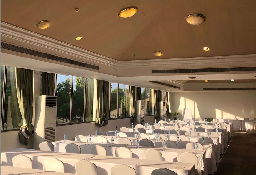 هتل Golden Tulip Dar Es Salaam