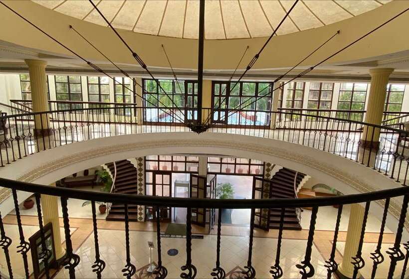 هتل Golden Tulip Dar Es Salaam