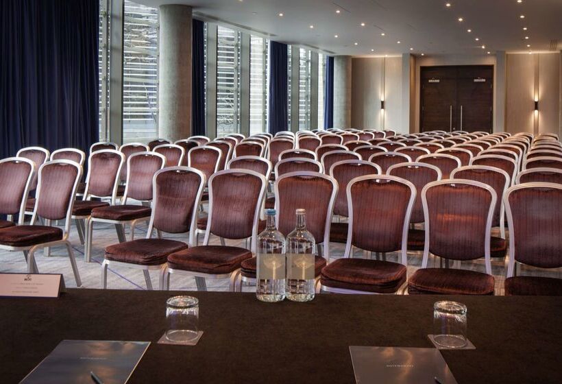 בית מלון כפרי Hilton London Tower Bridge